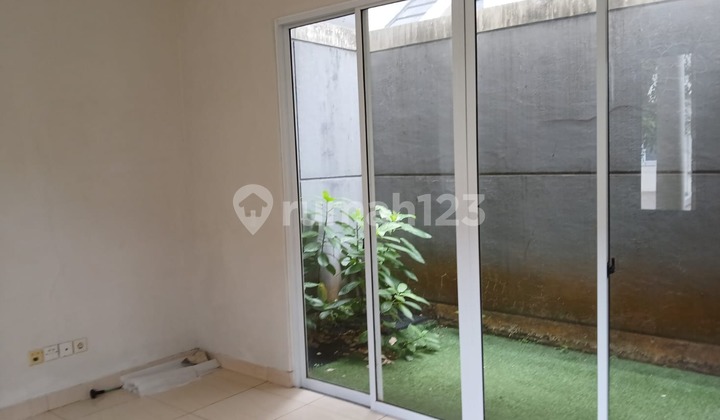 DIJUAL RUMAH 2 LANTAI SIAP HUNI, LOKASI DI VANYA PARK BSD CITY  2