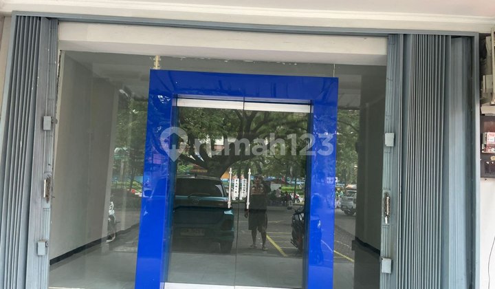 For Rent Strategic Shop House on Kemang Pratama Raya, Bekasi 2