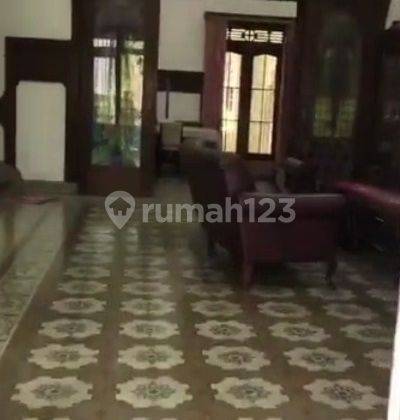 Dijual Rumah SHM Pusat Kota di Jalan Raya Darmo Surabaya 1