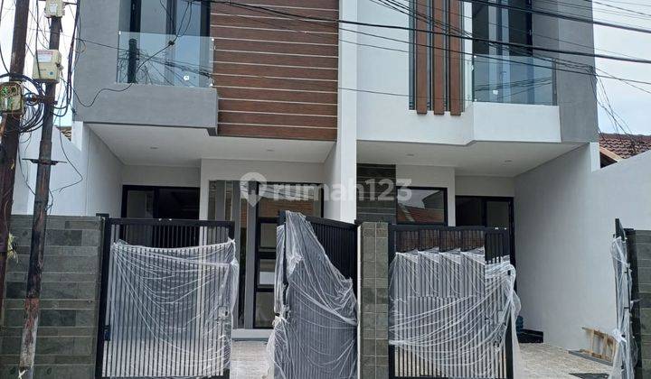 Dijual Rumah 2 lantai SHM Lokasi Nyaman di Semolo Barat Surabaya 1