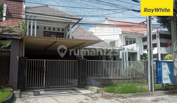 Disewakan Rumah 2 lantai di Jalan Porong Darmo Surabaya Pusat 1