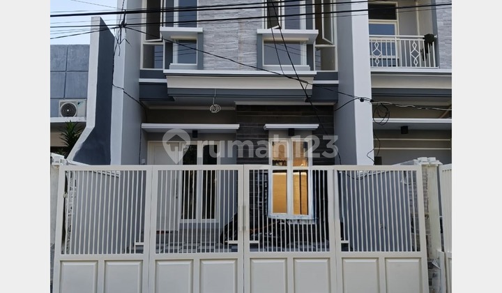 Rumah 2 Lantai, Lokasi Strategis di Mulyosari Utara Surabaya 1
