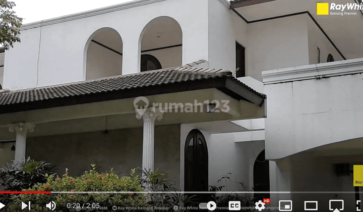 Rumah Klasik Spanyol di Tanah 3.300 Sqm 2