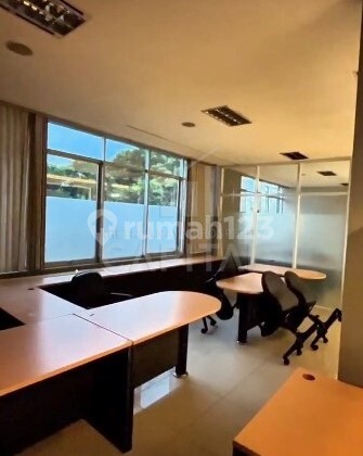 Gedung 3 Lantai Tengah Kota Bandung di Daerah Elite