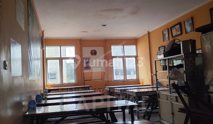 2-Story Shop House with Strategic Location on Tubagus Ismail Raya Street, Bandung 2
