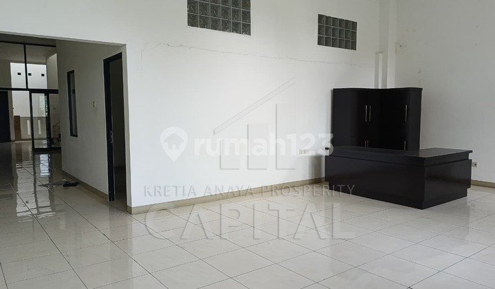 Shop House for Business or Residence Ready to Occupy on Sukajadi Main Road 2