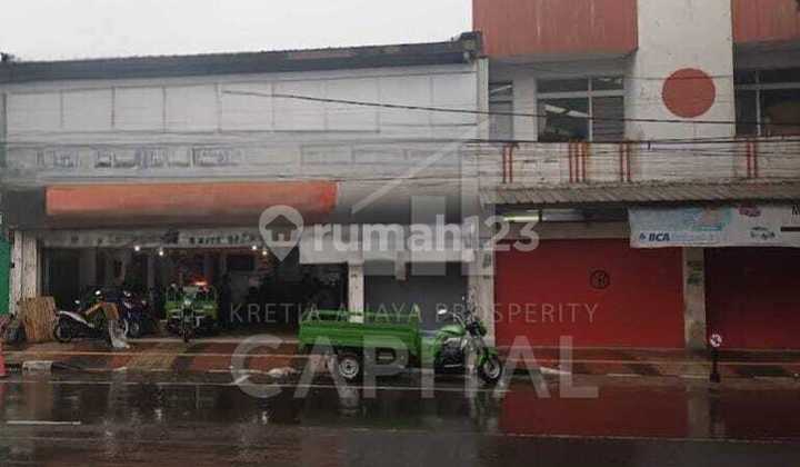 Business Space ex showroom with a Strategic Location on Mainroad Jalan Kopo.