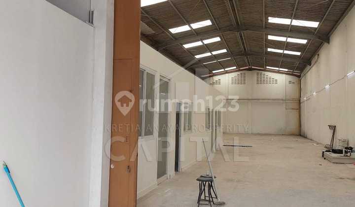Ready-to-Use Warehouse for Business and Commerce in Sayap Pasirkaliki