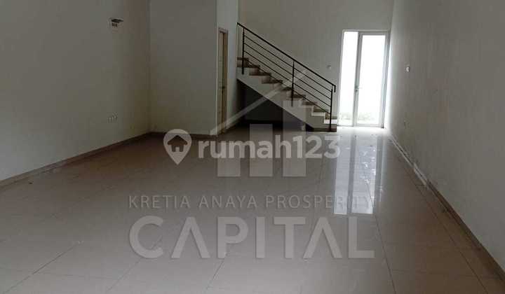 Ready-to-Use Shop House in a Busy and Strategic Location at Pelajar Pejuang, Bandung 2