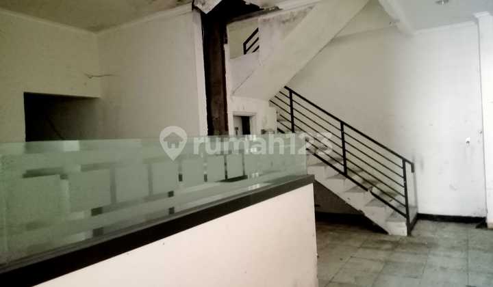 2-Unit Shophouse, 3 Floors, Strategic Location on Ciputat Raya, Pondok Pinang, South Jakarta 2