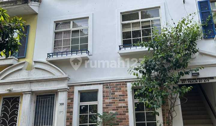 Two-Story Furnished Townhouse (Renovated) Ready to Occupy, Strategic Location, Secure, One-Gate System, Taman Diponegoro, Lippo Karawaci Central Tangerang. House in Taman Diponegoro Housing Complex, Visitor Number 237, Bencongan, Kelapa Dua, Tangerang, Banten, Indonesia.