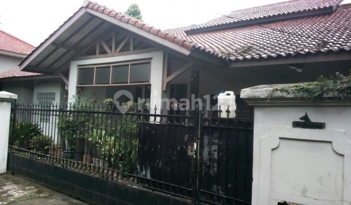 Ready-to-Live Home with Comfortable and Lush Living in Ciputat