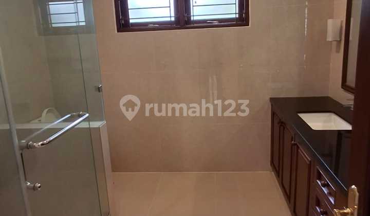 Rumah Mewah di Siaga Pejaten Jakarta Selatan LT 670 m2 LB 500 m2 ada Swimming Pool Privat SHM 2