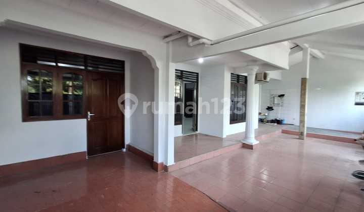 Rumah Siap Huni dengan Hunian Nyaman dan Asri di Ciputat. 2