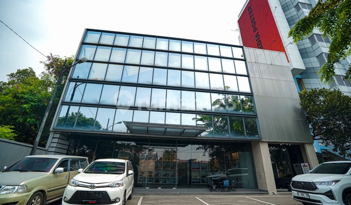 Gedung Kecil di Lokasi Strategis Jln. S.parman Raya,Slipi Jakbar ,Cck Utk Kantor,Showroom,Klinik,Retail Dll