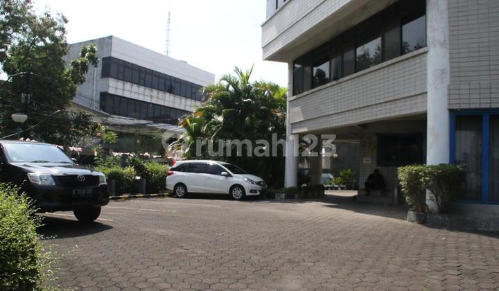 Ready-to-Use Building in Kelapa Gading,Strategic,Jln. Boulevard Raya,Rarely Available