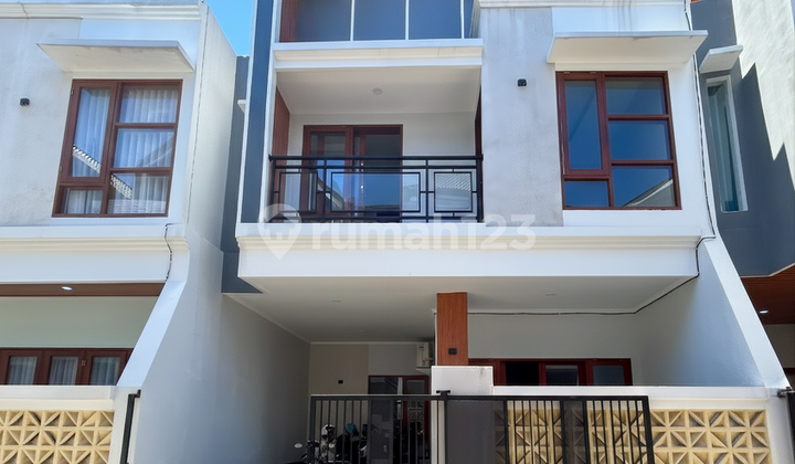 Dijual Murah Rumah 2 Lantai Modern Minimalis 3 Kamar Tidur di Denpasar Barat Bali