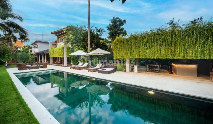 For Sale Luxurious 4 Bedroom Villa In Central Seminyak Near The Beach Perfect For Investment 1