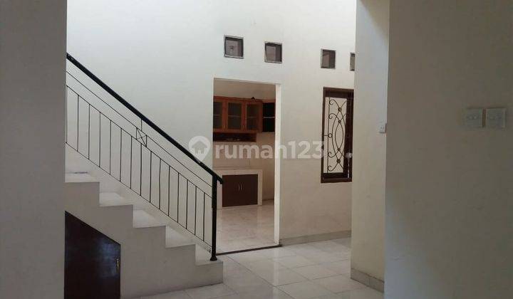 Disewakan Rumah Rapi di Taman Harapan Baru Harapan Indah Bekasi

 4