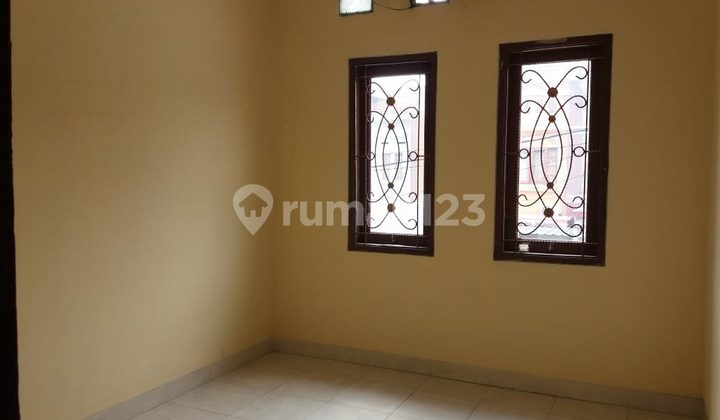 Disewakan Rumah Rapi di Taman Harapan Baru Harapan Indah Bekasi

 5