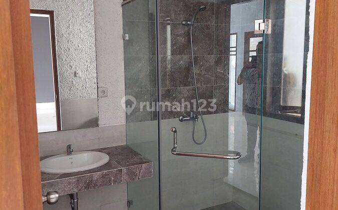Disewakan Rumah 3 Lantai Di Kemang Pratama 1 Jalan Duta Bekasi

 3