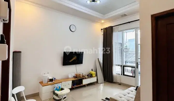 ruang tamu rumah bagus siap huni di