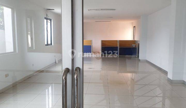 Rumah Kontrakan 2 Lantai Bagus Unfurnished SHM di Menteng, Jakarta Pusat 2