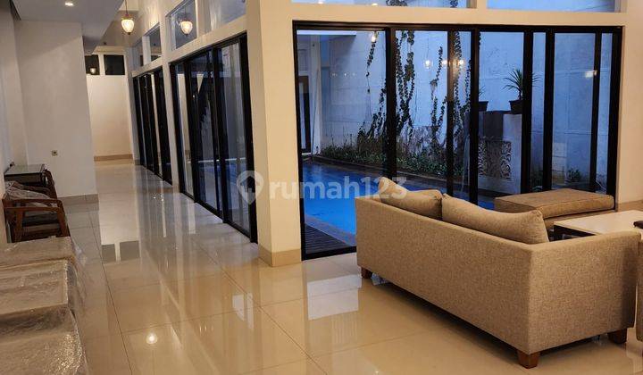 Rumah 2 Lantai Bagus Furnished SHM di Menteng, Jakarta Pusat 1