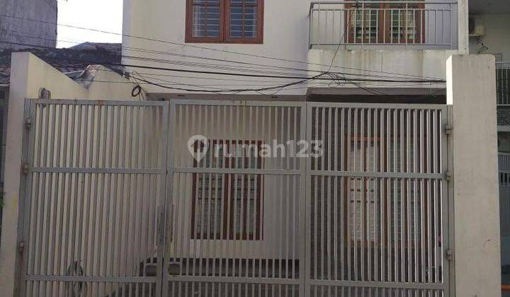 Di Jual Murah Rumah 2 Lantai Lokasi Strategis Bagus 2