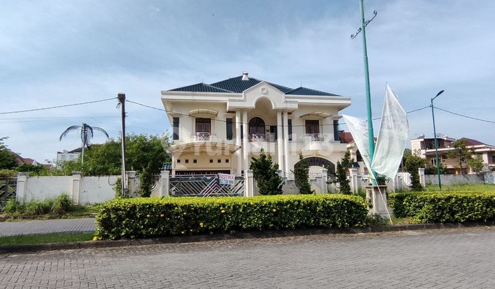 Disewa Villa Luas di Perumahan Graha Metropolitan 1