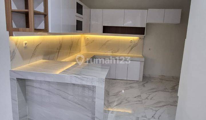 Di Jual Villa Komplek. Polonia Indah Siap Huni 2