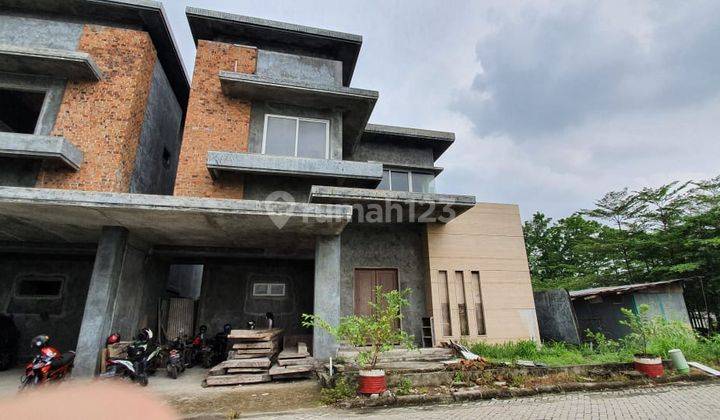 Di Jual Murah Villa Komplek Versailles Polonia 2