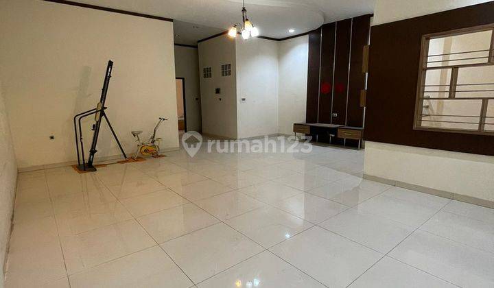 Di Jual Murah Villa Komplek The Palace Residence 2