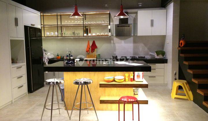 Di Jual Villa Mewah Komplek The Palace Residence 2
