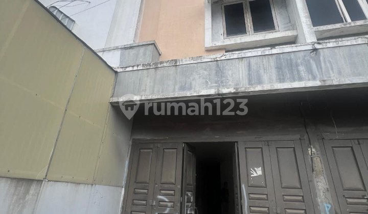 For Sale: Affordable 2.5-Story Shophouse on Sidomulyo Street For Sale: Affordable 2.5-Story Shophouse on Sidomulyo Street