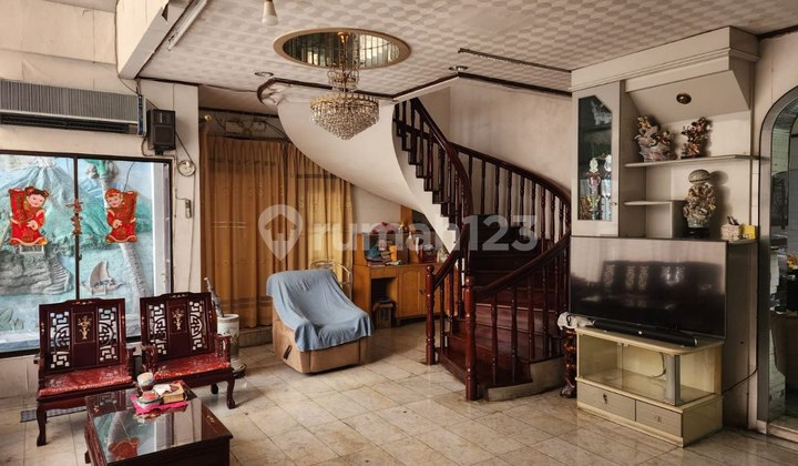 Dijual Rumah Hook Taman Polonia Strategis Daerah Jalan Juanda 2