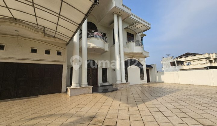Disewa Villa Luas di Perumahan Graha Metropolitan 2