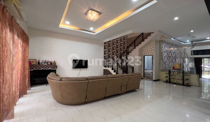Dijual Villa Mewah Luas di Cemara Asri 1