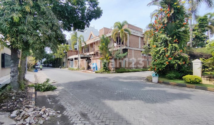 Villa Luas Dijual dengan Harga Hemat Jalan Meranti Cemara Asri