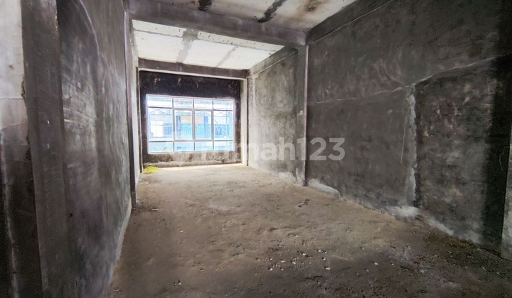 Coupled Shophouses in Polonia CBD for Cheap and Economical Rent. 2