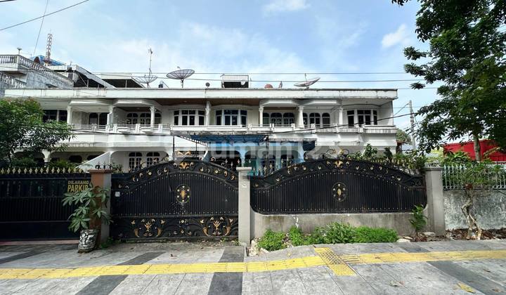 Dijual Villa Pusat Kota Strategis Jalan Putri Hijau