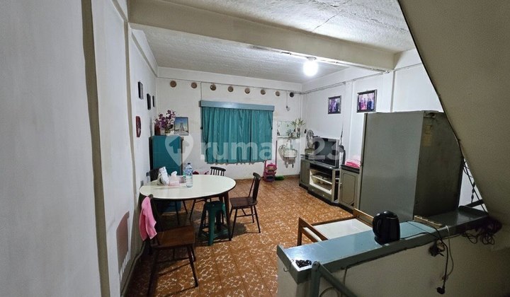 For Sale, Affordable Strategic Shophouse on Surabaya Street, Siantar. 2