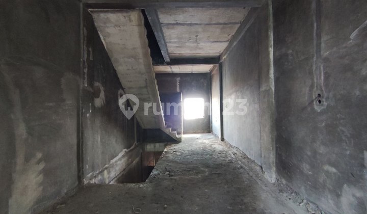 For Sale: Denai Street Shop House, Empty, Near Market