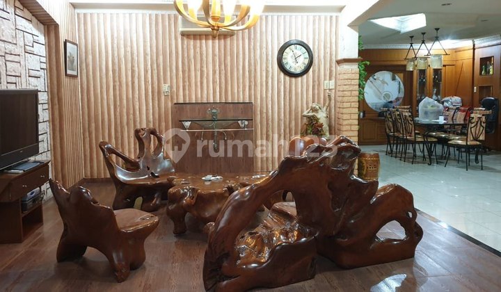 Rumah Mewah Jalan Kalimantan Dijual Cepat  2