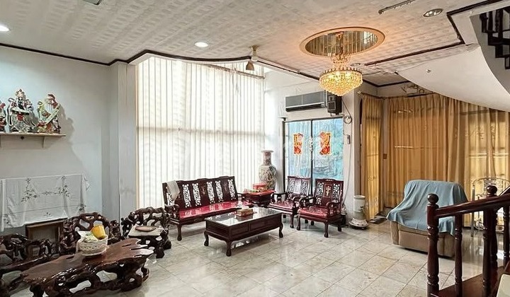 Dijual Rumah Hook Taman Polonia Strategis Daerah Jalan Juanda