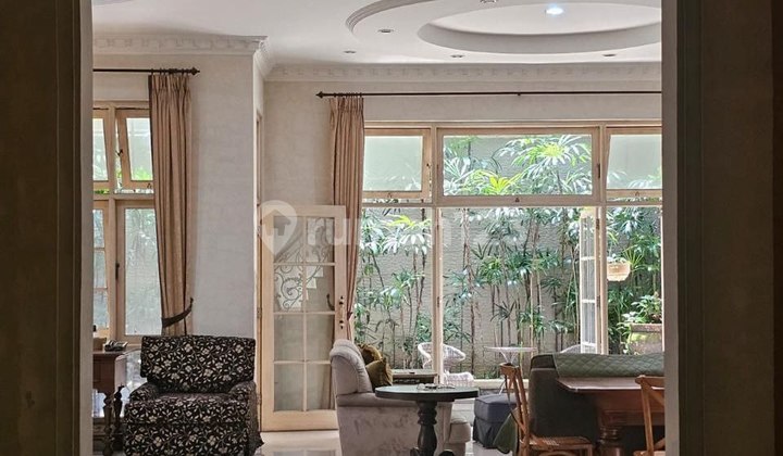 Dijual Villa Mewah Furnished di Cemara Asri