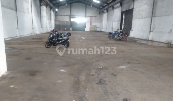 Wide Warehouse for Rent at an Affordable Price in KIM Mabar Area, Medan