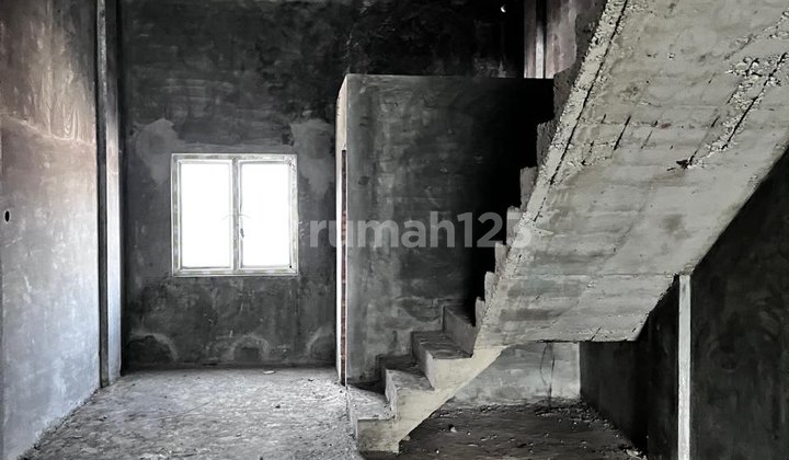 For Sale 3 Strategic Shop Houses Near City Center Jl. Gajah Mada 2