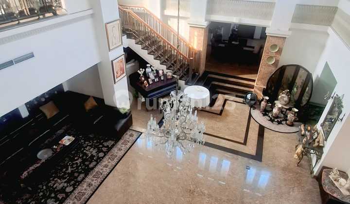 Rumah Siap Huni Ada Kolam Renang di Kemang Jakarta Selatan SHM