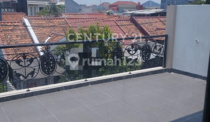 Dijual Rumah Cantik di Bulevar Hijau Harapan Indah Bekasi 2